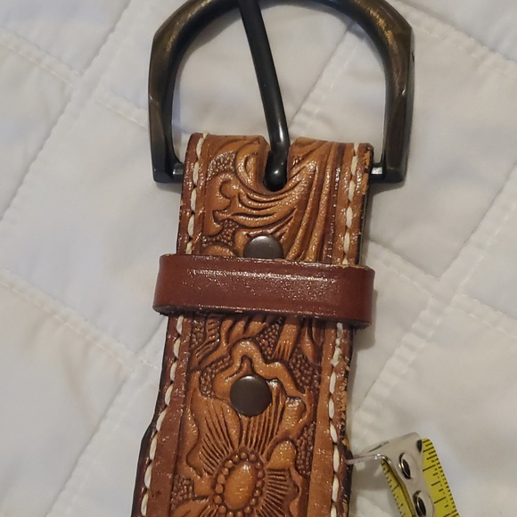 Sold - Tony Lama Belt 34 Tooled Floral Leather Western USA - Picture 8 of 8